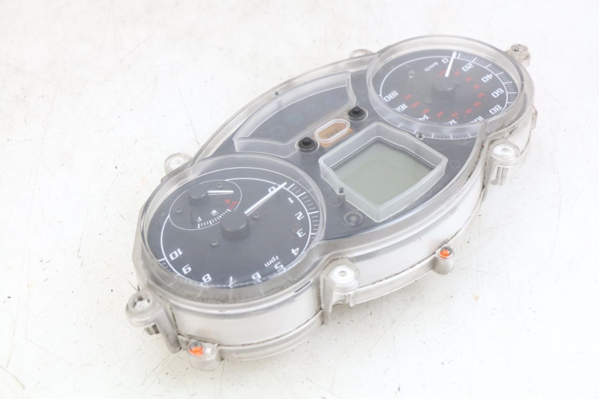 photo de TACHOMETER PIAGGIO MP3 LT 400 (2007 - 2012) - Oberflächenzustand und Material