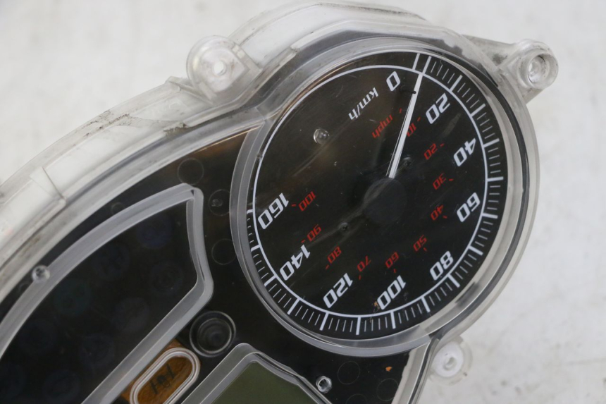 photo de TACHOMETER  PIAGGIO MP3 LT 300 (2010 - 2016) - Details der Befestigungspunkte