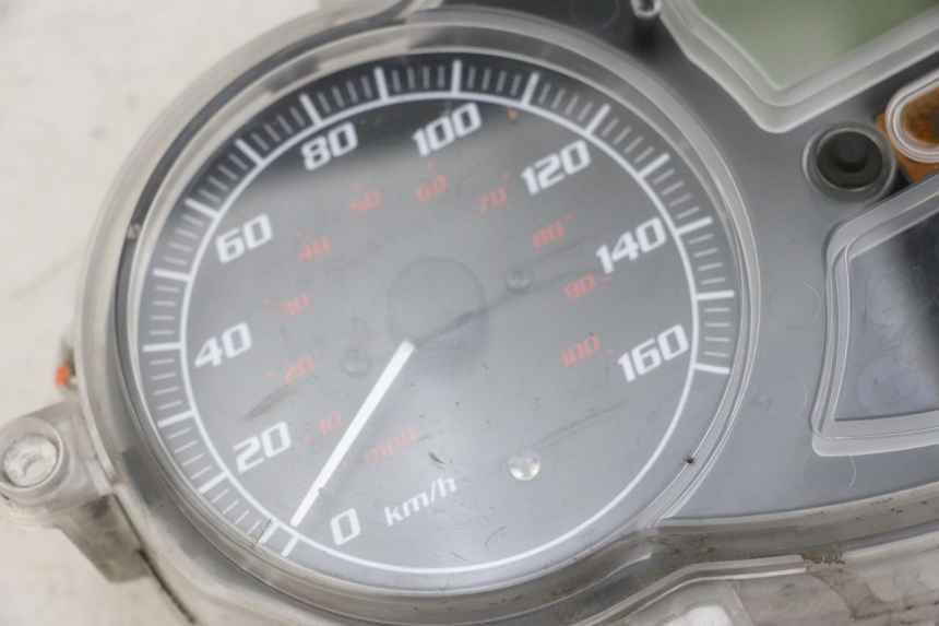 photo de TACHOMETER  PIAGGIO MP3 LT 300 (2010 - 2016) - Oberflächenzustand und Material