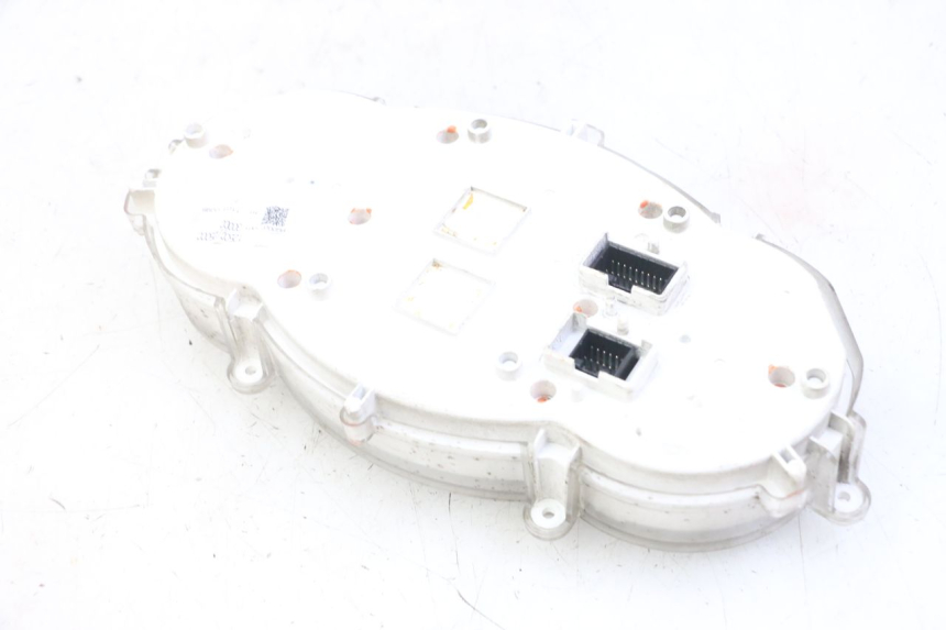 photo de TACHOMETER  PIAGGIO MP3 LT 300 (2010 - 2016) - Details der Befestigungspunkte