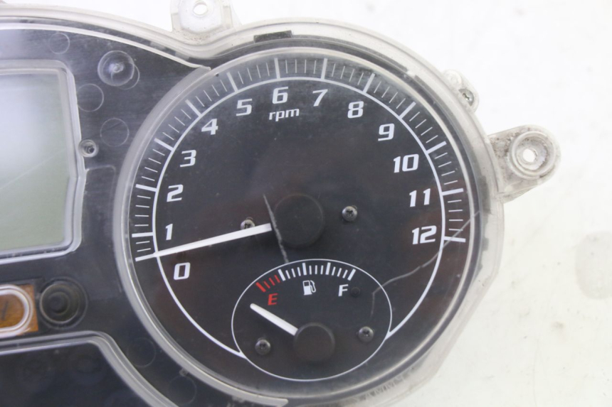 photo de TACHOMETER  PIAGGIO MP3 LT 300 (2010 - 2016) - Details der Befestigungspunkte