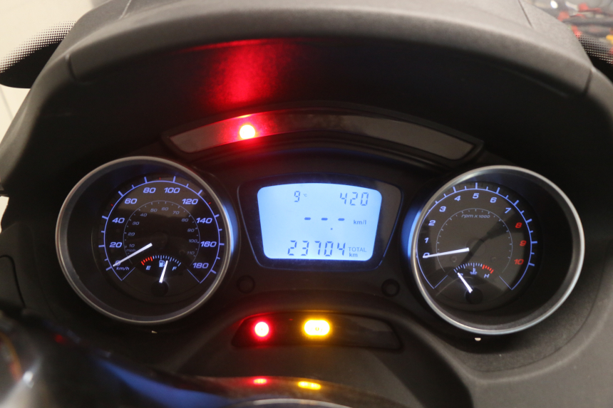 photo de TACHOMETER  PIAGGIO MP3 500 (2014 - 2017) - Fokus auf die Struktur