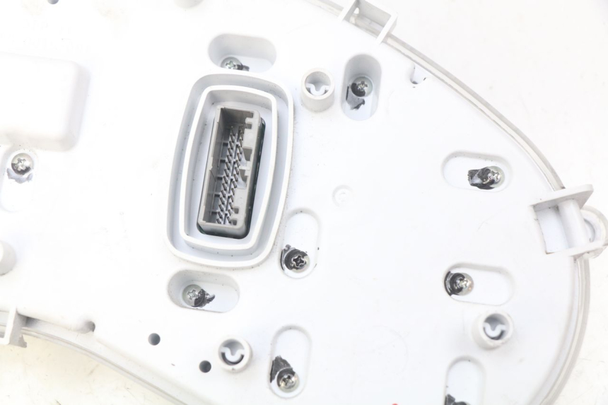 photo de TACHOMETER  PIAGGIO MP3 500 (2014 - 2017) - Details der Befestigungspunkte