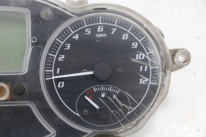 photo de TACHOMETER PIAGGIO MP3 125 (2006 - 2014) - Technische Nahaufnahme