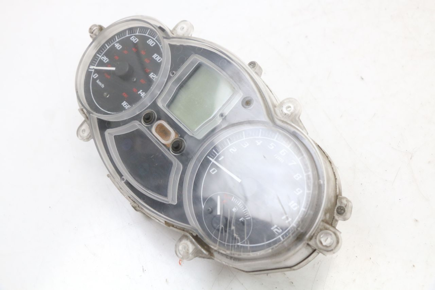 photo de TACHOMETER PIAGGIO MP3 125 (2006 - 2014) - Details der Befestigungspunkte