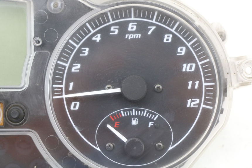 photo de TACHOMETER PIAGGIO MP3 125 (2006 - 2014) - Details der Befestigungspunkte