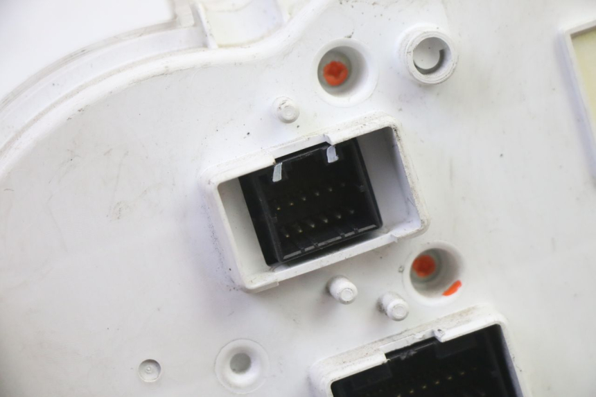 photo de TACHOMETER  PIAGGIO MP3 RL 250 (2006 - 2010) - Weitere Ansicht des Artikels