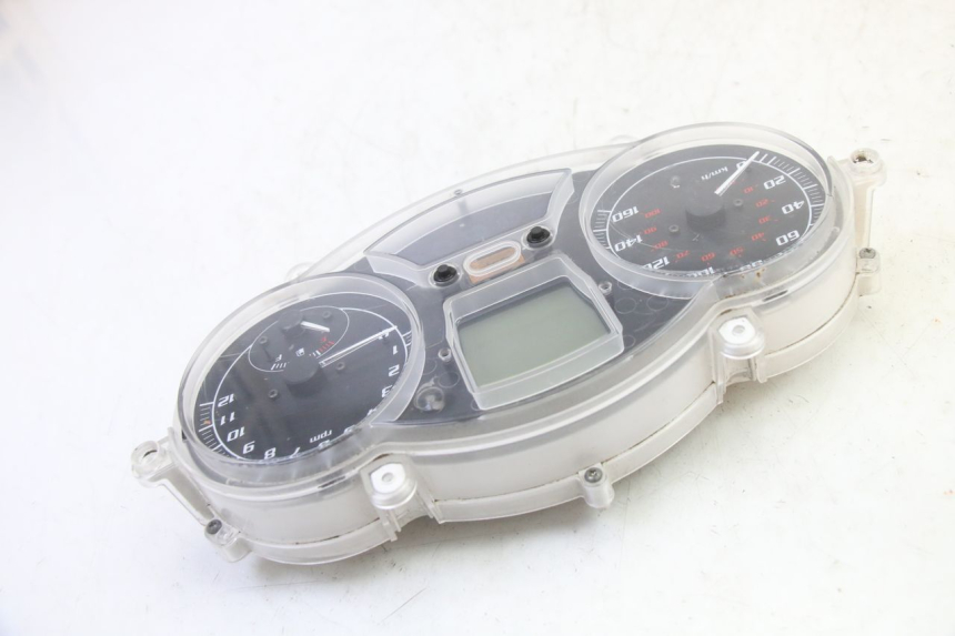 photo de TACHOMETER  PIAGGIO MP3 RL 250 (2006 - 2010) - Details der Befestigungspunkte
