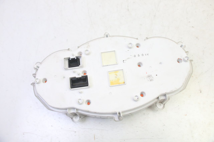 photo de TACHOMETER  PIAGGIO MP3 RL 250 (2006 - 2010) - Oberflächenzustand und Material