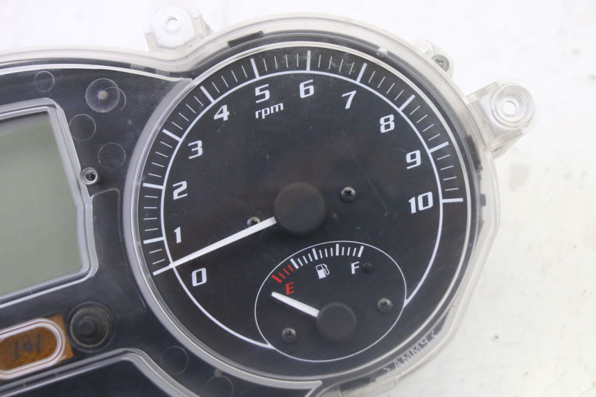 photo de TACHOMETER  PIAGGIO MP3 500 (2011 - 2015) - Details der Befestigungspunkte