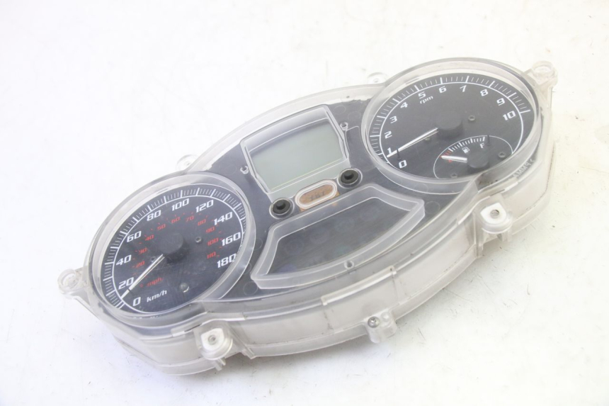 photo de TACHOMETER  PIAGGIO MP3 500 (2011 - 2015) - Oberflächenzustand und Material