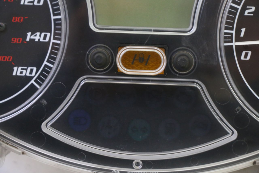 photo de TACHOMETER PIAGGIO MP3 125 (2006 - 2014) - Alternative Perspektive