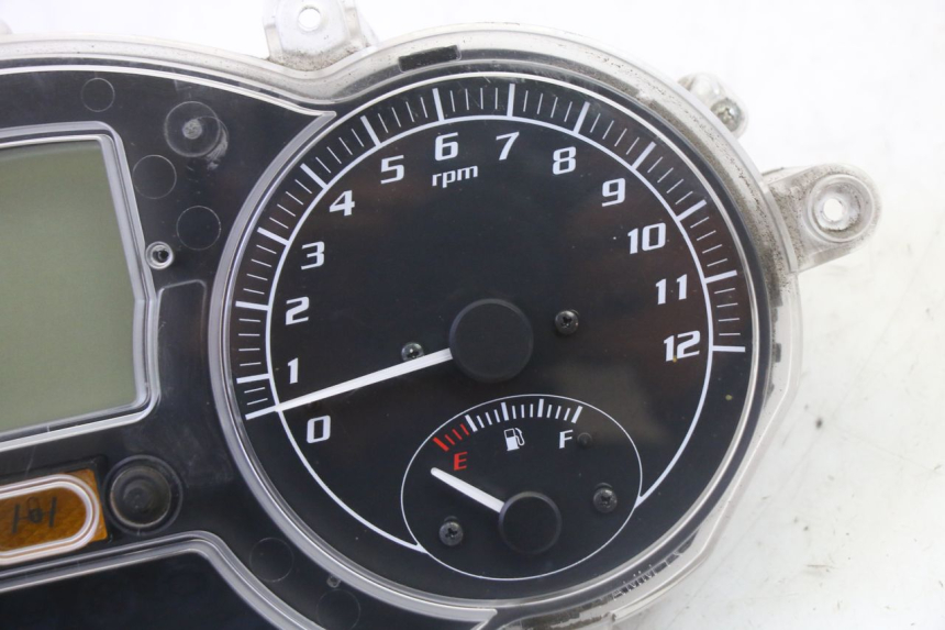 photo de TACHOMETER PIAGGIO MP3 125 (2006 - 2014) - Technische Nahaufnahme