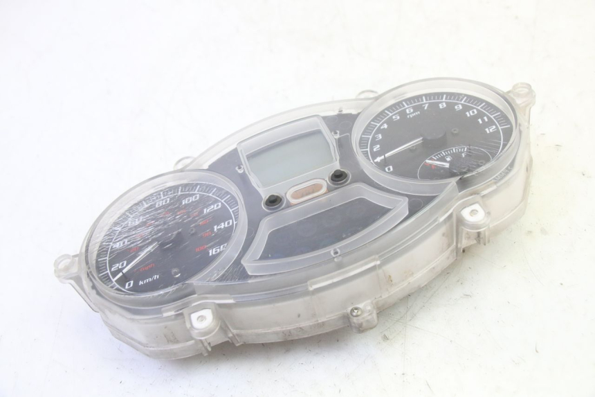 photo de TACHOMETER  PIAGGIO MP3 RL 250 (2006 - 2010) - Details der Befestigungspunkte