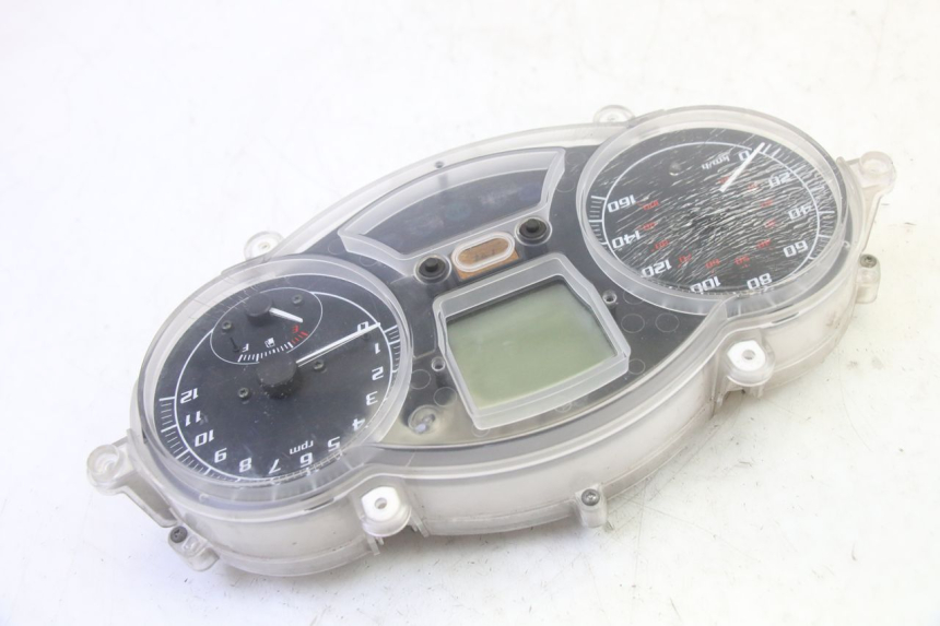 photo de TACHOMETER  PIAGGIO MP3 RL 250 (2006 - 2010) - Oberflächenzustand und Material