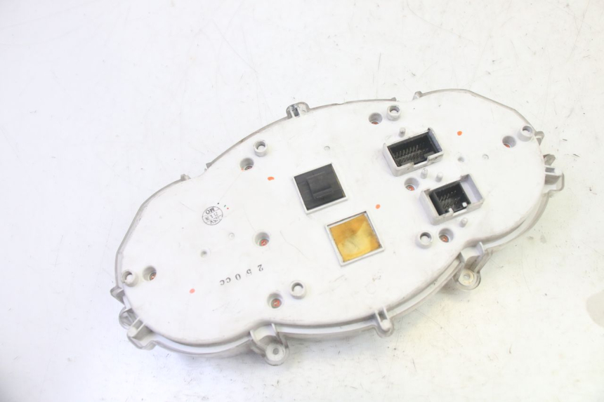 photo de TACHOMETER  PIAGGIO MP3 RL 250 (2006 - 2010) - Kennzeichnungen und Originalreferenzen