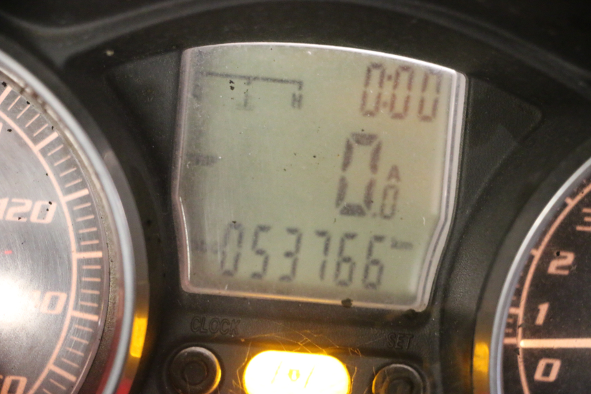 photo de TACHOMETER  PIAGGIO MP3 RL 250 (2006 - 2010) - Details der Befestigungspunkte