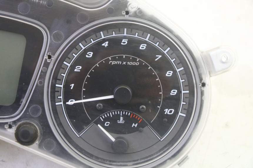 photo de TACHOMETER  PIAGGIO MP3 500 (2016 - 2018) - Technische Nahaufnahme