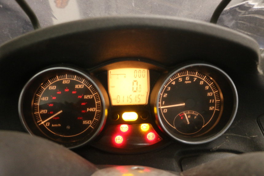 photo de TACHOMETER  PIAGGIO MP3 RL 250 (2006 - 2010) - Detailansicht des Bauteils
