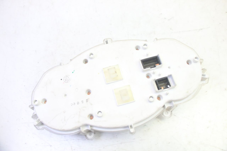photo de TACHOMETER  PIAGGIO MP3 RL 250 (2006 - 2010) - Weitere Ansicht des Artikels