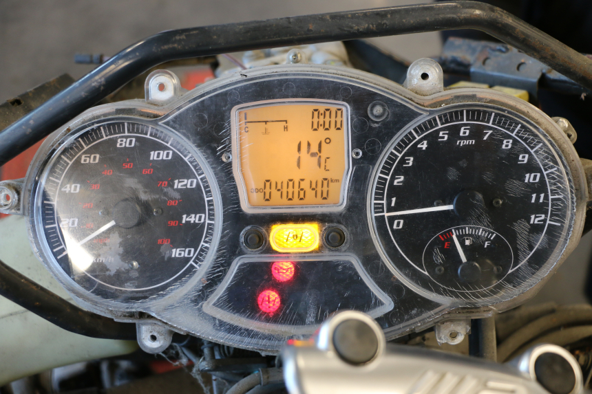 photo de TACHOMETER  PIAGGIO MP3 RL 250 (2006 - 2010) - Zoom auf Gebrauchszustand