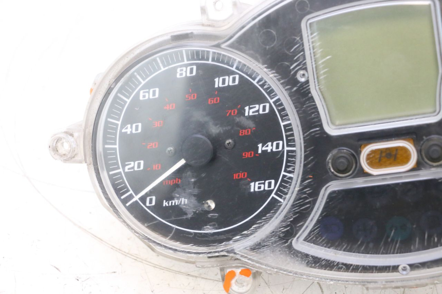 photo de TACHOMETER  PIAGGIO MP3 RL 250 (2006 - 2010) - Zoom auf Gebrauchszustand