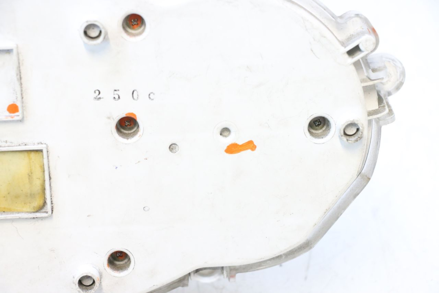 photo de TACHOMETER  PIAGGIO MP3 RL 250 (2006 - 2010) - Details der Befestigungspunkte