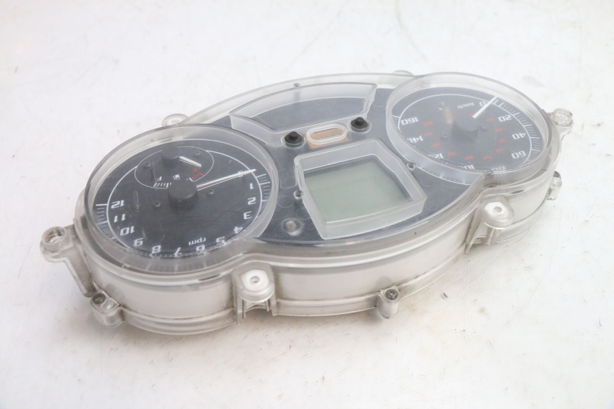 photo de TACHOMETER PIAGGIO MP3 125 (2006 - 2014) - Oberflächenzustand und Material