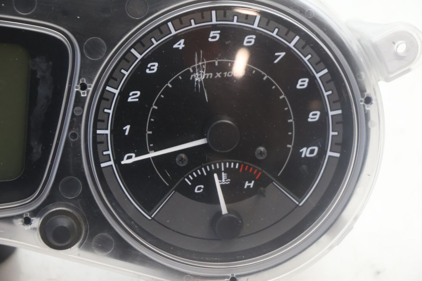 photo de TACHOMETER  PIAGGIO MP3 500 (2016 - 2018) - Technische Nahaufnahme