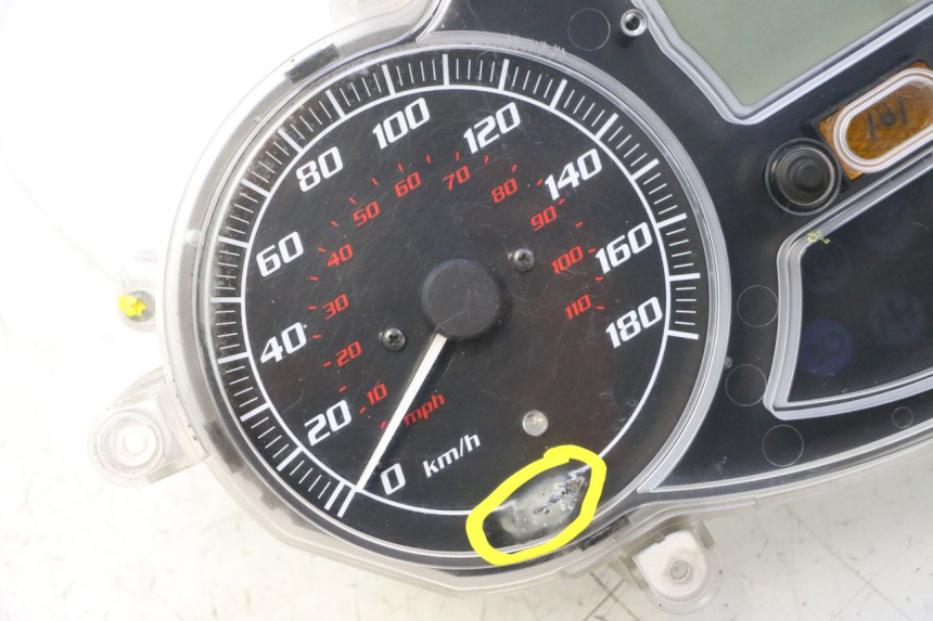 photo de TACHOMETER  PIAGGIO MP3 500 (2011 - 2015) - Fokus auf die Struktur