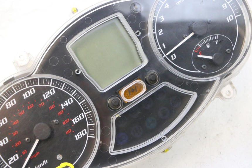 photo de TACHOMETER  PIAGGIO MP3 500 (2011 - 2015) - Alternativer Blickwinkel