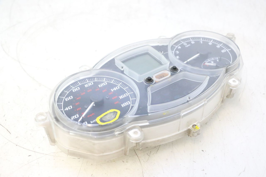 photo de TACHOMETER  PIAGGIO MP3 500 (2011 - 2015) - Details der Befestigungspunkte