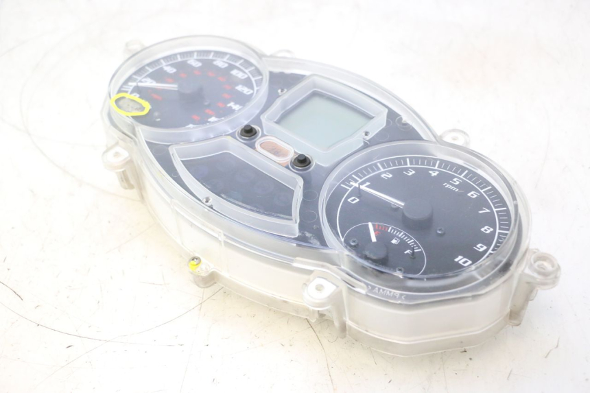 photo de TACHOMETER  PIAGGIO MP3 500 (2011 - 2015) - Oberflächenzustand und Material