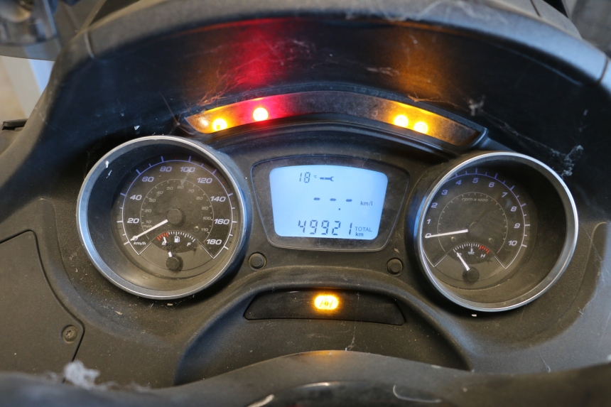photo de TACHOMETER  PIAGGIO MP3 500 (2016 - 2018) - Detailansicht des Bauteils