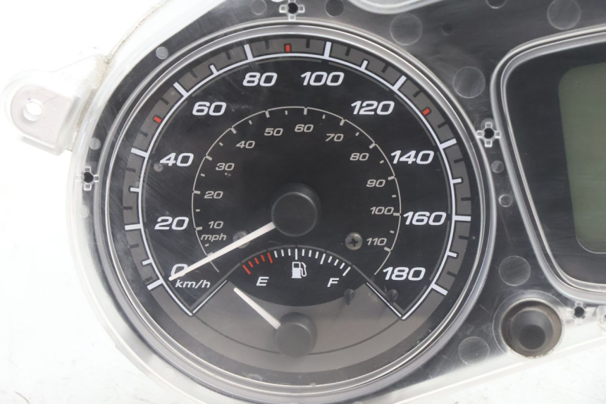 photo de TACHOMETER  PIAGGIO MP3 500 (2016 - 2018) - Zoom auf Gebrauchszustand
