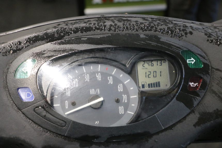 photo de TACHOMETER  YAMAHA NEO'S NEOS 2T 50 (1998 - 2007) - Zoom auf Gebrauchszustand