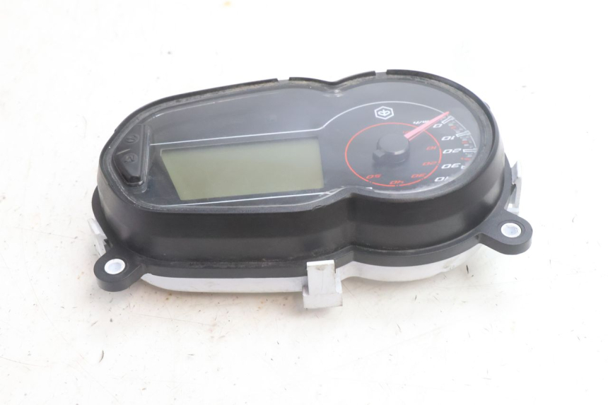 photo de TACHOMETER PIAGGIO NEW TYPHOON 50 (2018 - 2021) - Details der Befestigungspunkte