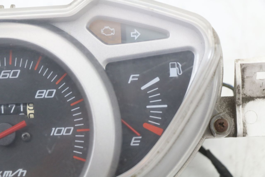 photo de TACHOMETER HONDA NHX LEAD 110 (2008 - 2010) - Details der Befestigungspunkte