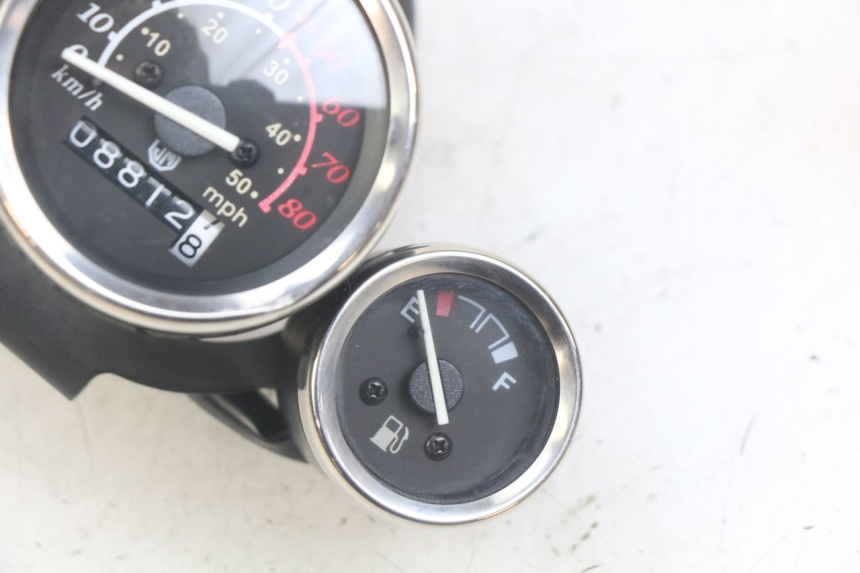 photo de TACHOMETER JM MOTORS OLDIES RS 4T 50 (2021 - 2024) - Details der Befestigungspunkte