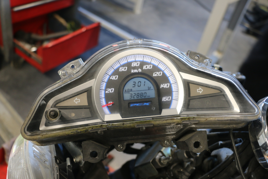 photo de TACHOMETER  HONDA PCX (JF57/JF64) 125 (2014 - 2018) - Zoom auf Gebrauchszustand
