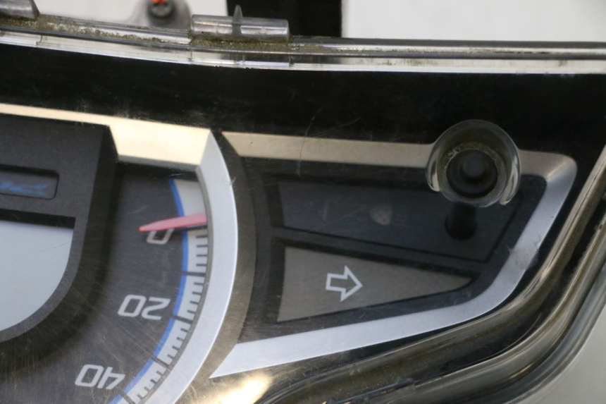 photo de TACHOMETER  HONDA PCX (JF57/JF64) 125 (2014 - 2018) - Details der Befestigungspunkte