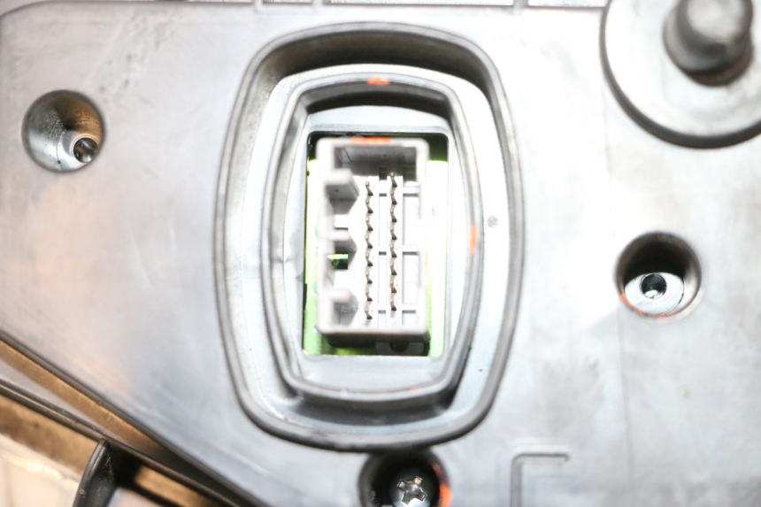 photo de TACHOMETER  HONDA PCX (JF57/JF64) 125 (2014 - 2018) - Oberflächenzustand und Material