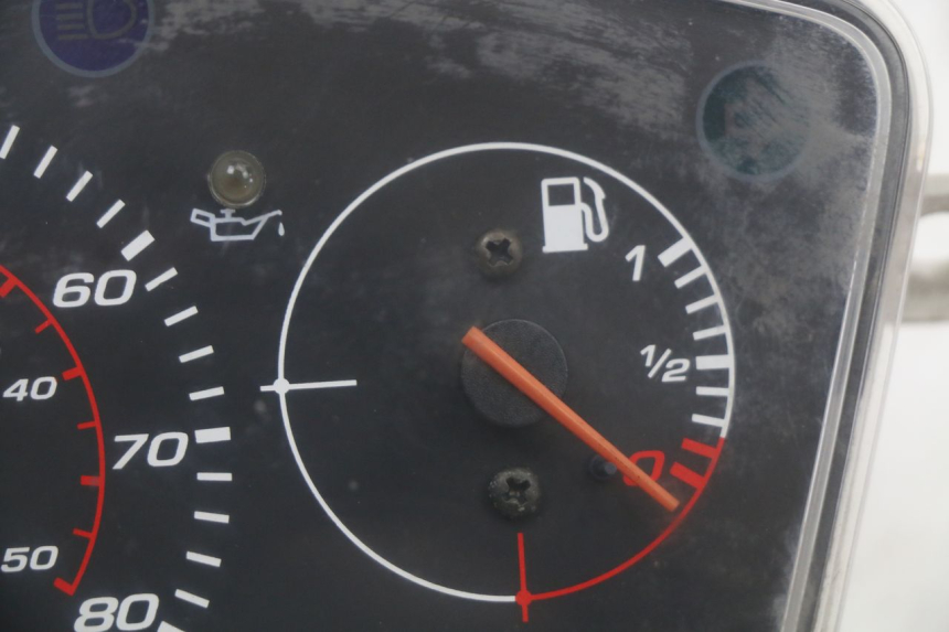 photo de TACHOMETER PEUGEOT KISBEE 2T 50 (2010 - 2017) - Zoom auf Gebrauchszustand