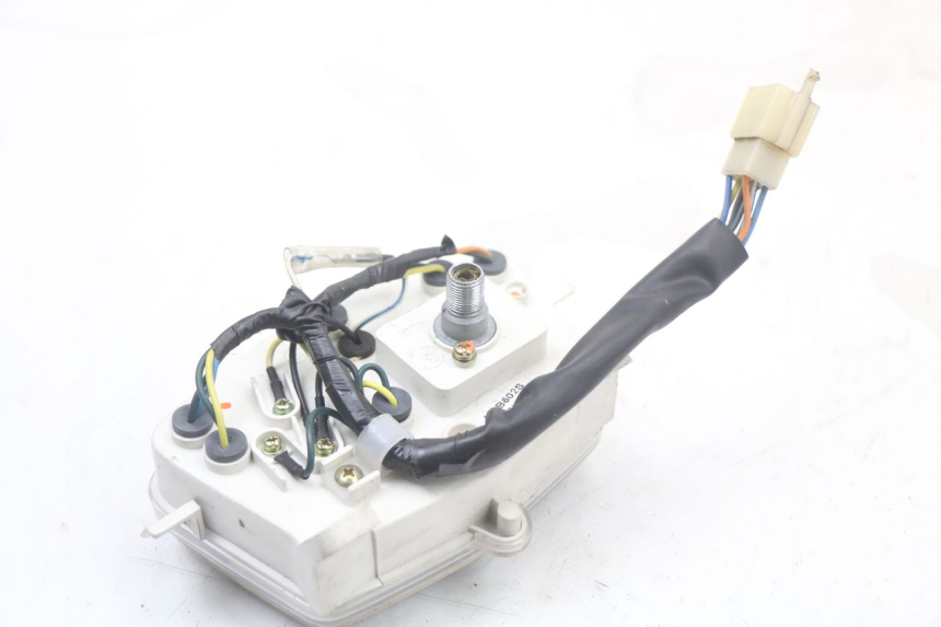 photo de TACHOMETER PEUGEOT KISBEE 2T 50 (2010 - 2017) - Details der Befestigungspunkte