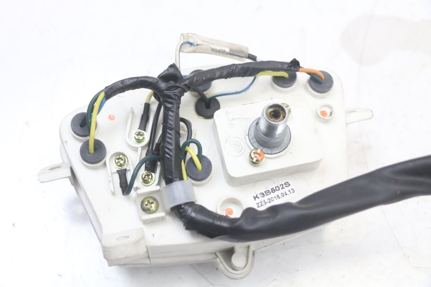 photo de TACHOMETER PEUGEOT KISBEE 2T 50 (2010 - 2017) - Oberflächenzustand und Material