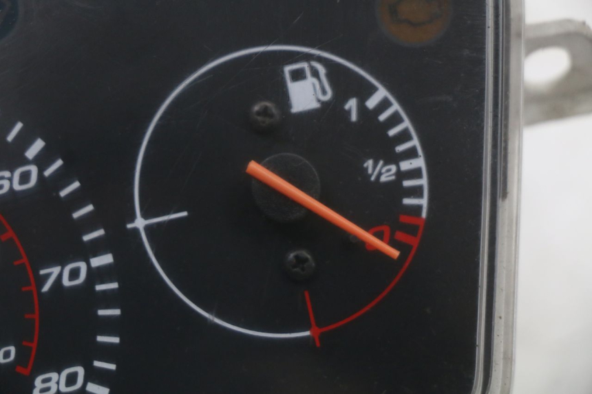 photo de TACHOMETER  PEUGEOT STREETZONE 4T 50 (2018 - 2023) - Zoom auf Gebrauchszustand