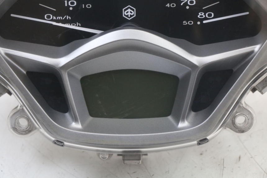 photo de TACHOMETER  PIAGGIO LIBERTY IGET 4T 50 (2021 - 2025) - Zoom auf Gebrauchszustand