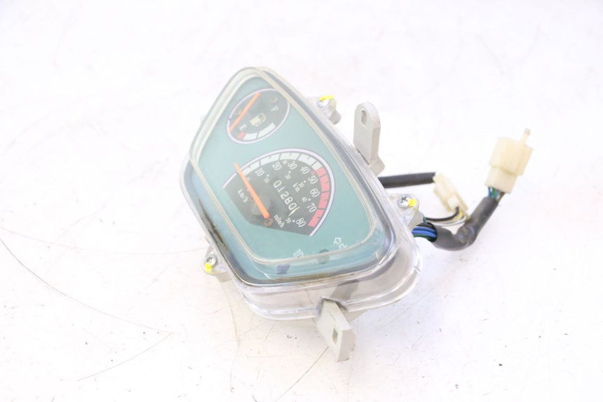 photo de TACHOMETER  VASTRO R-ONE 4T 50 (2014 - 2022) - Details der Befestigungspunkte