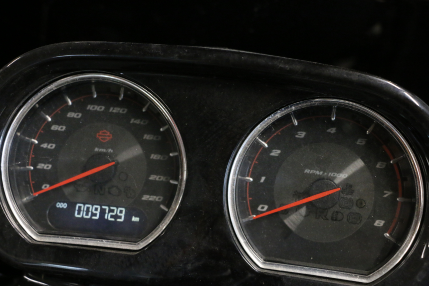 photo de TACHOMETER  HARLEY DAVIDSON ROAD GLIDE FLTRXSE 1920 (2018 - 2022) - Technische Nahaufnahme