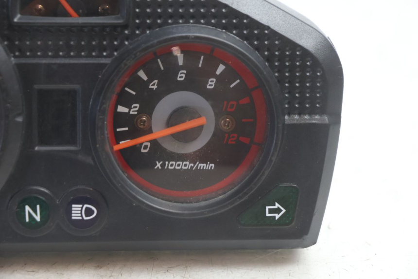 photo de TACHOMETER  YAMASAKI ROADSTER 50 (2013 - 2018) - Alternative Perspektive